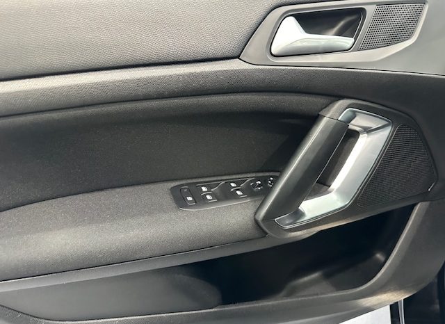 Peugeot 308  SW Style 1.6 BlueHDI 130cv lleno
