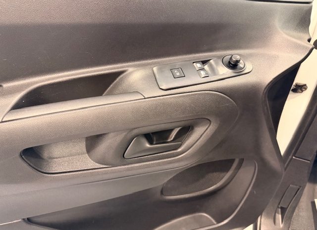 Peugeot Partner Pro Standard BlueHDI lleno