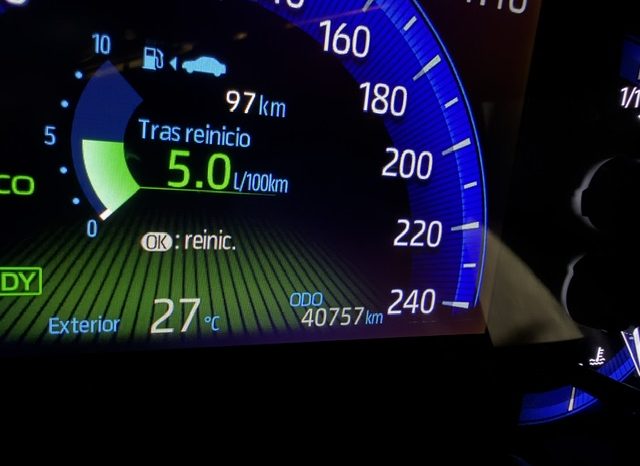 Toyota Corolla 1.8 125H Active Tech TS lleno